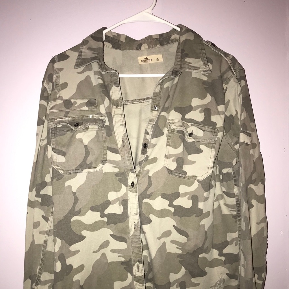 HOLLISTER BUTTON UP SHIRT